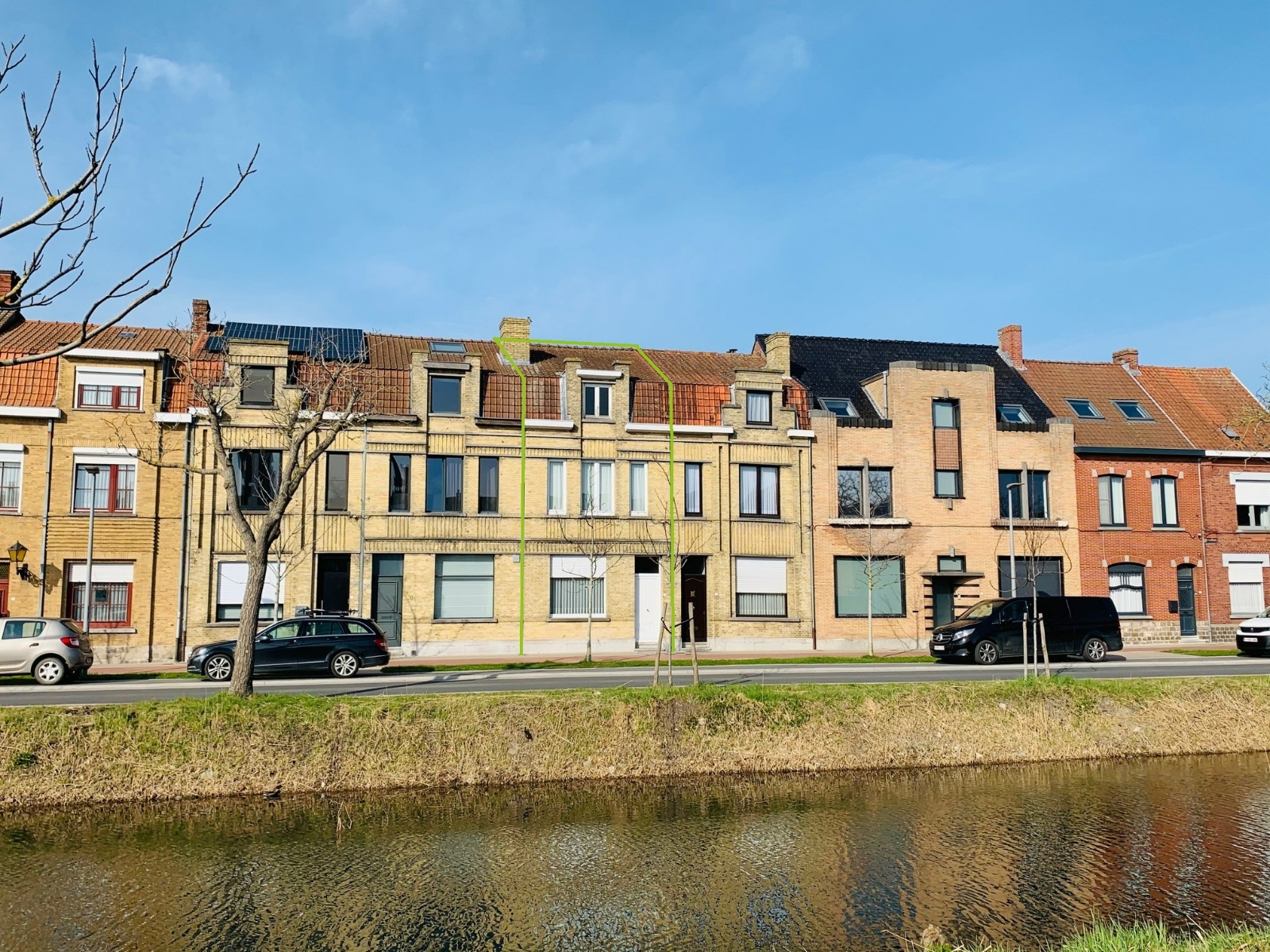 Gezellige woning met drie slaapkamers en een ruime tuin.