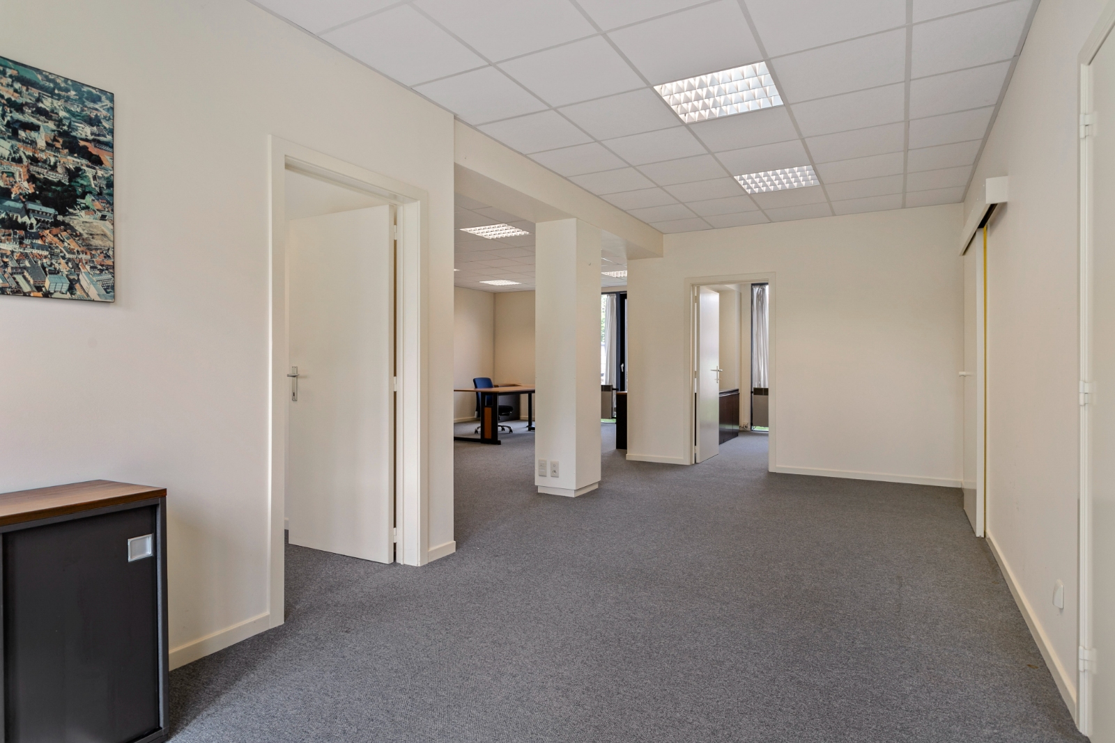 Gelijkvloers kantoor in het Kennedypark te Kortrijk, aan afritcomplex E17 - 4