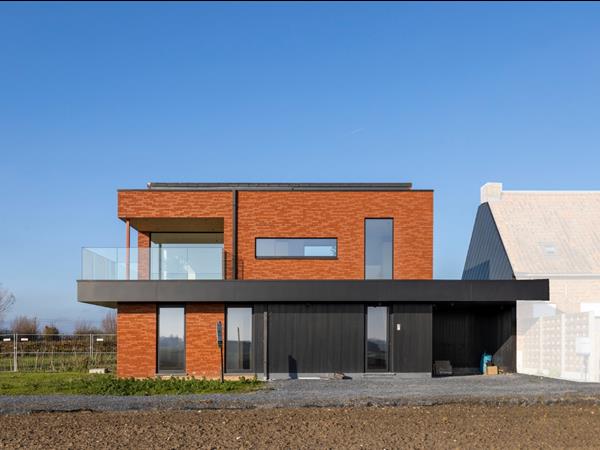Landelijk gelegen nieuwbouw woning met 3 slpk, carport en dakterras met prachtige verzichten