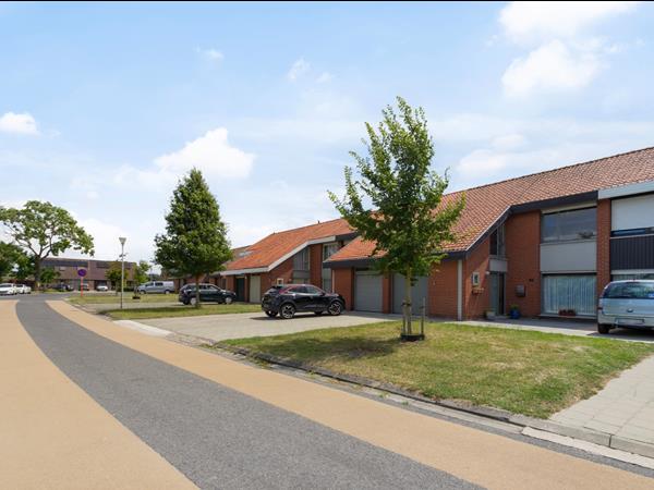 Gunstig gelegen woning met tuin, garage en 4 slpk, nabij centrum Diksmuide