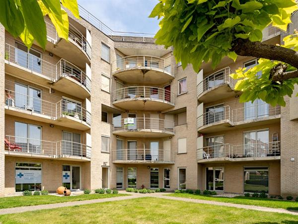 Lichtrijk instapklaar appartement met twee terrassen!