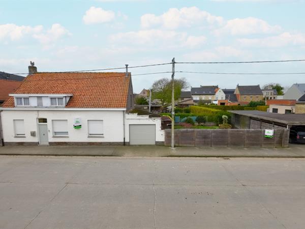 Halfopen woning met garage, tuin en 3 slpk