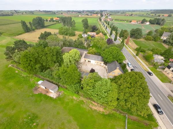 Landelijk gelegen woning met loods van 430 m²