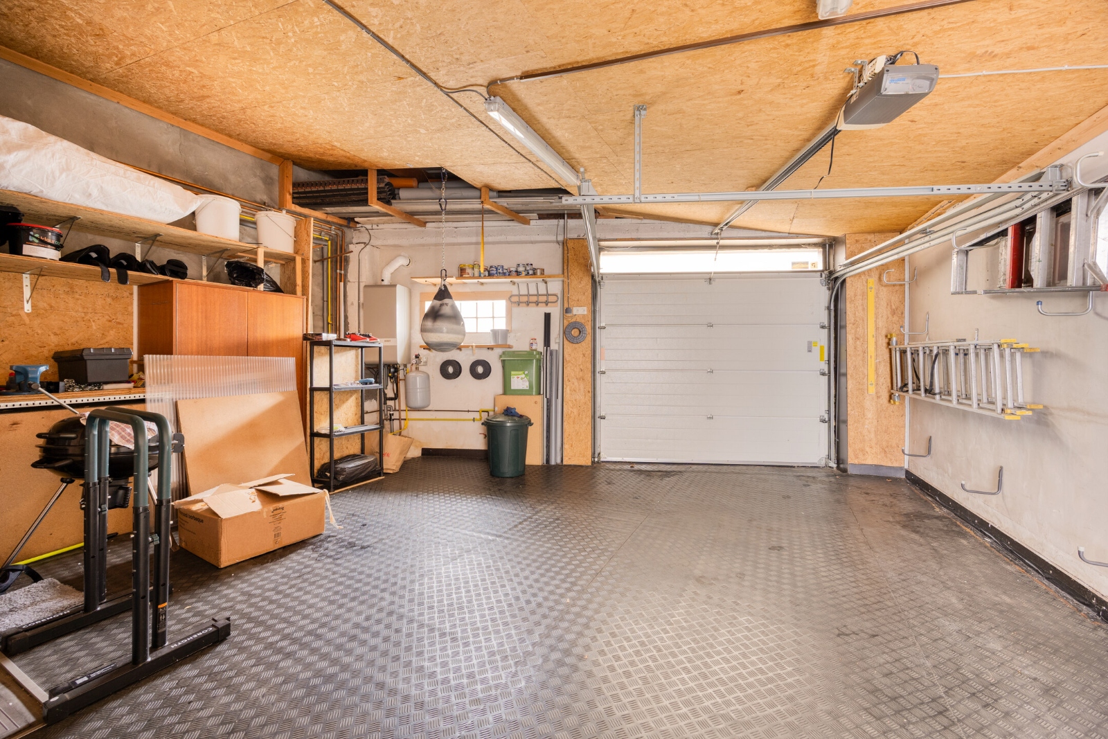 Goed onderhouden woning met garage en 3 slaapkamers te Assenede - 19