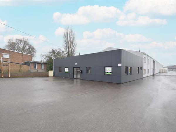 Kantoorgebouw te huur in Boeschepe (Frankrijk) – Uitstekende ligging vlak bij de Belgische grens