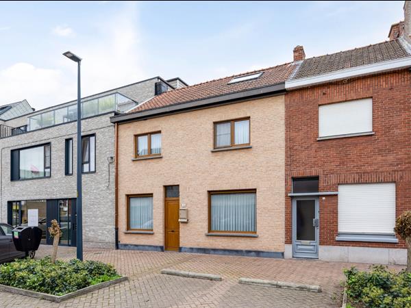 Goed onderhouden woning met garage en 3 slaapkamers te Assenede