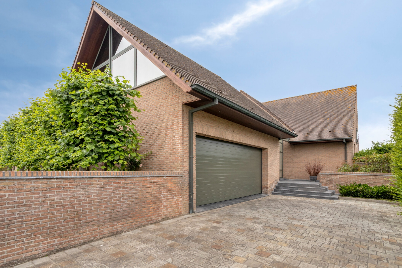 Stijlvolle villa op noordwestgericht perceel van 2.702 m² in Boezinge (Ieper)
