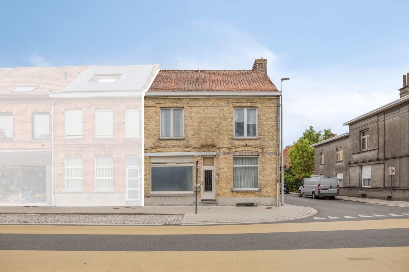 Ruime halfopen woning met 4 slaapkamers, garage, 24 zonnepanelen en tal van mogelijkheden op een topligging in Ieper