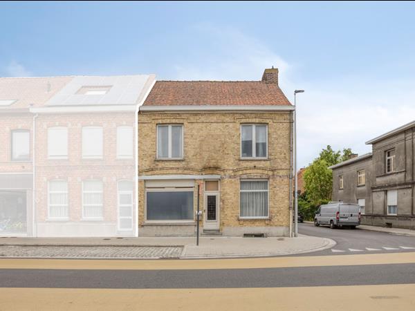 Ruime halfopen woning met 4 slaapkamers, garage, 24 zonnepanelen en tal van mogelijkheden op een topligging in Ieper