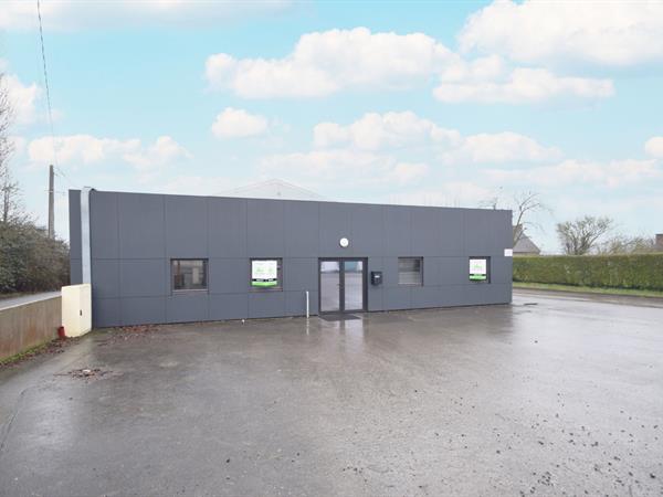 Kantoorgebouw te huur in Boeschepe (Frankrijk) – Uitstekende ligging vlak bij de Belgische grens
