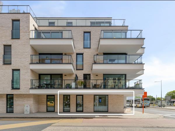 Volledig afgewerkt gelijkvloers nieuwbouw appartement met 2 slaapkamers en zonnig terras