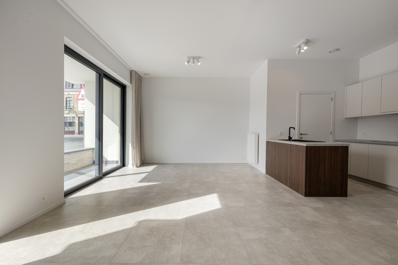 Instapklaar nieubouw appartement met 2 slaapkamers en zonnig terras in het centrum van Diksmuide