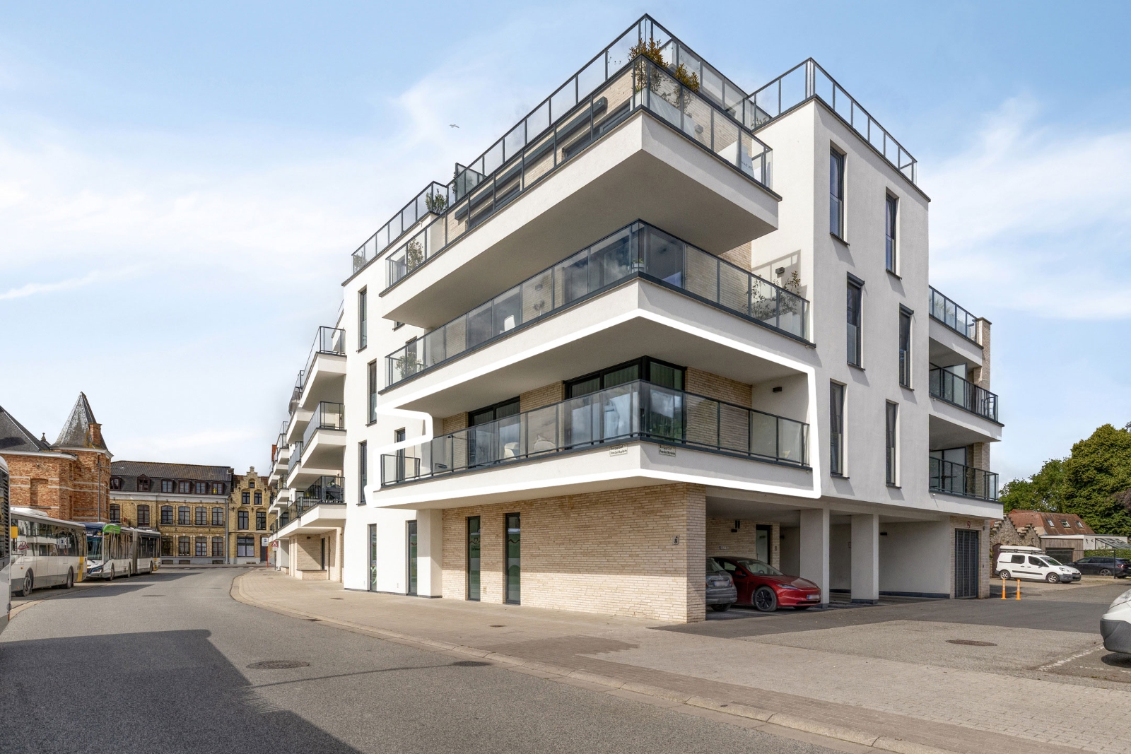 Ruim appartement met 2 slaapkamers en royaal zonneterras in hartje Diksmuide