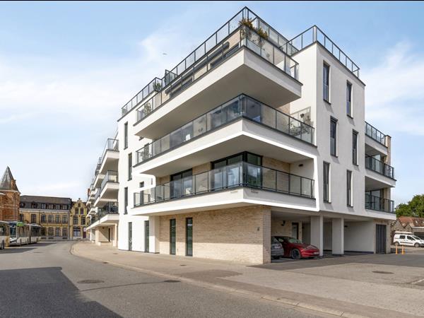 Ruim appartement met 2 slaapkamers en royaal zonneterras in hartje Diksmuide