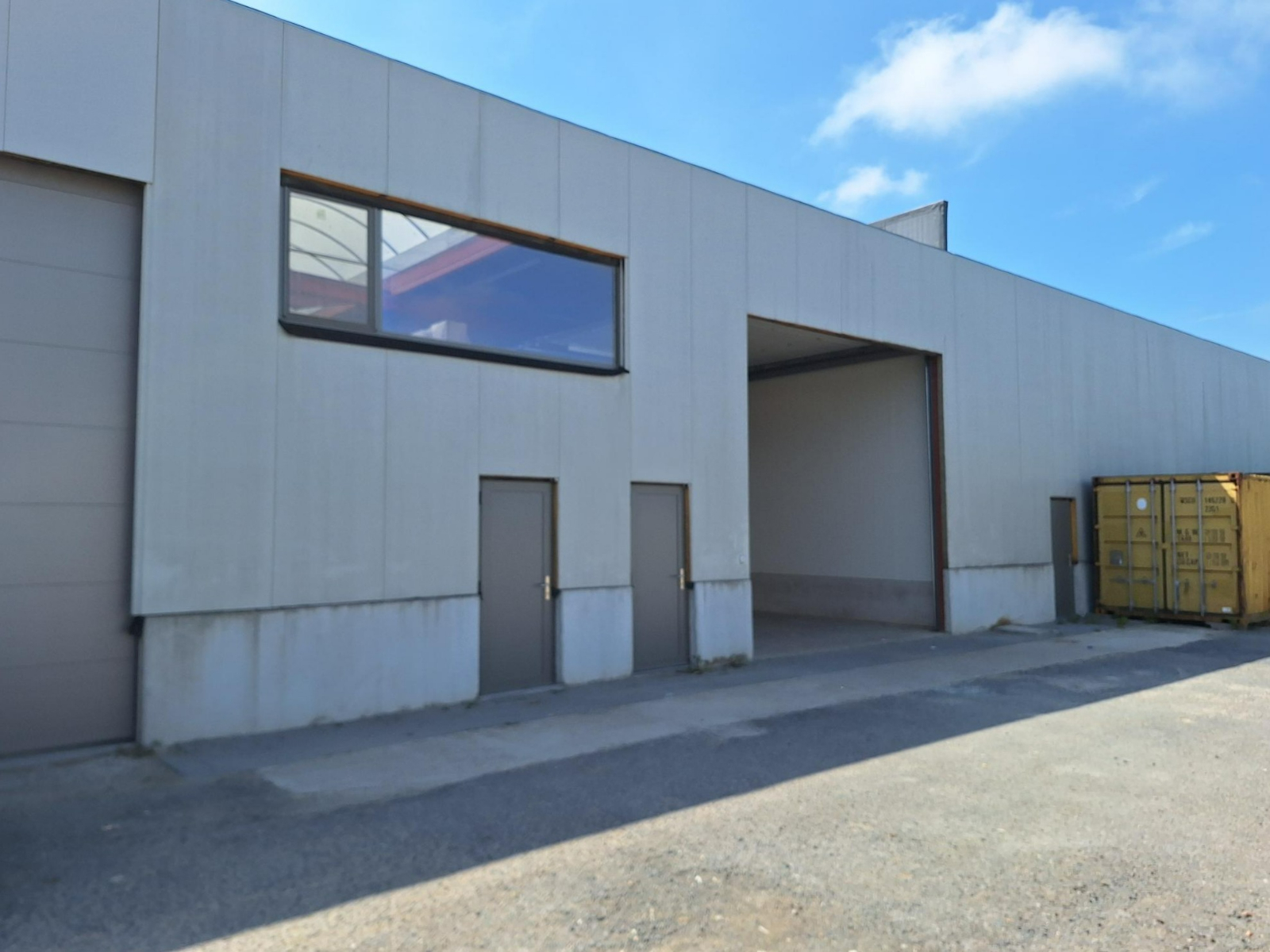 Te huur – Moderne bedrijfsloods in Bredene