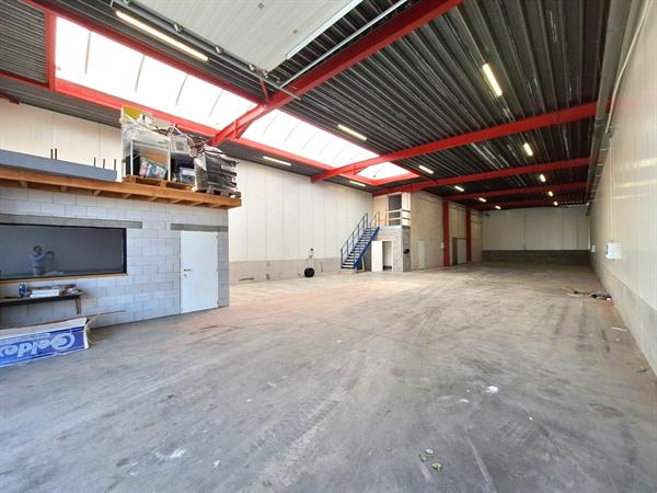 Te huur – Moderne bedrijfsloods in Bredene