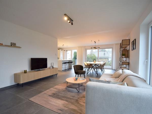 Nieuwbouwwoning met 4 slaapkamers, tuin en garage in centrum Diksmuide