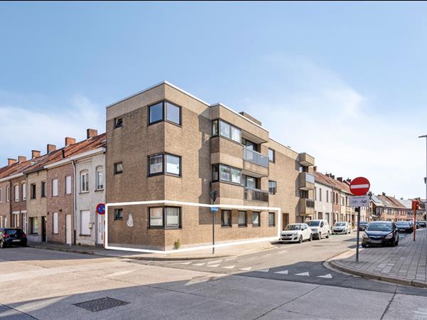 Gelijkvloers appartement met 2 slpk in centrum Roeselare