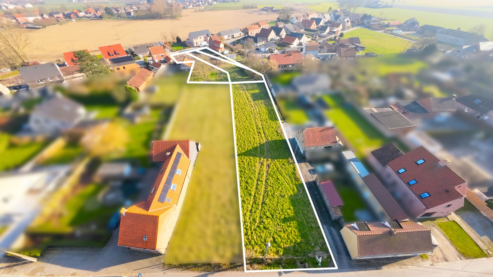 Bouwgrond voor moderne villa met mogelijkheid tot realiseren van zwembad/vijver en poolhouse (plannen aanwezig)