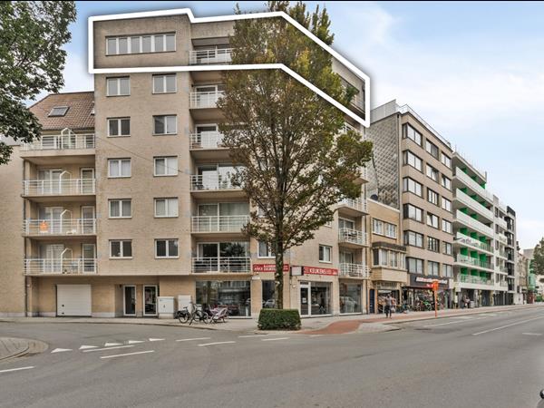 Riant dakappartement met 4 slpks, dressing/bureau en 3 terrassen