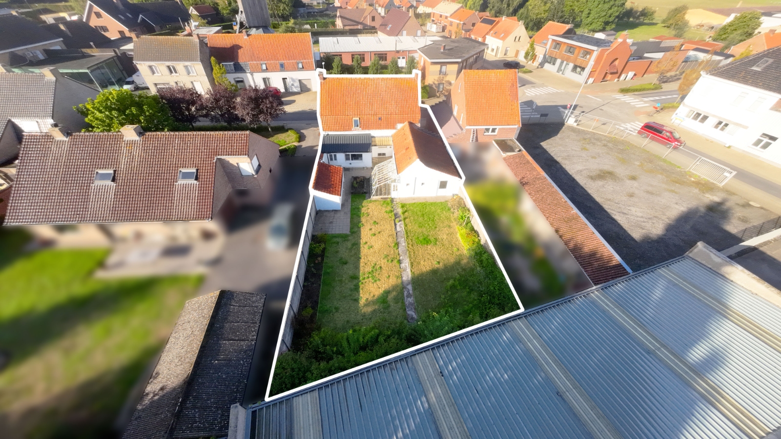 Ruime woning met garage, 6 slpk en tuin te Werken
