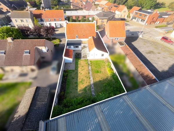 Ruime woning met garage, 6 slpk en tuin te Werken