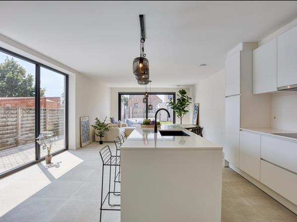 Ruim gelijkvloers appartement met 2 slaapkamers en zonnige tuin te huur