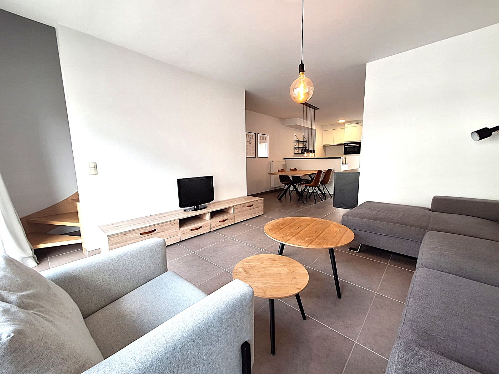 Recent duplex appartement te huur met 2 slaapkamers