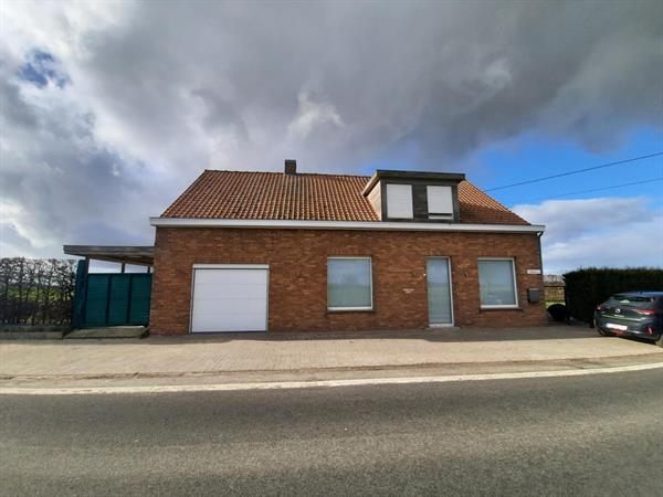 Vrijstaande woning met tuin, garage en 2 slpk
