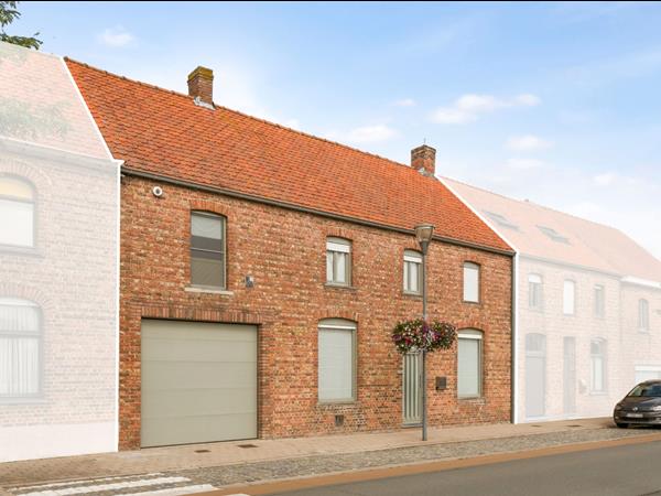Omvangrijke woning met 5 slpk, tuin en dubbele garage