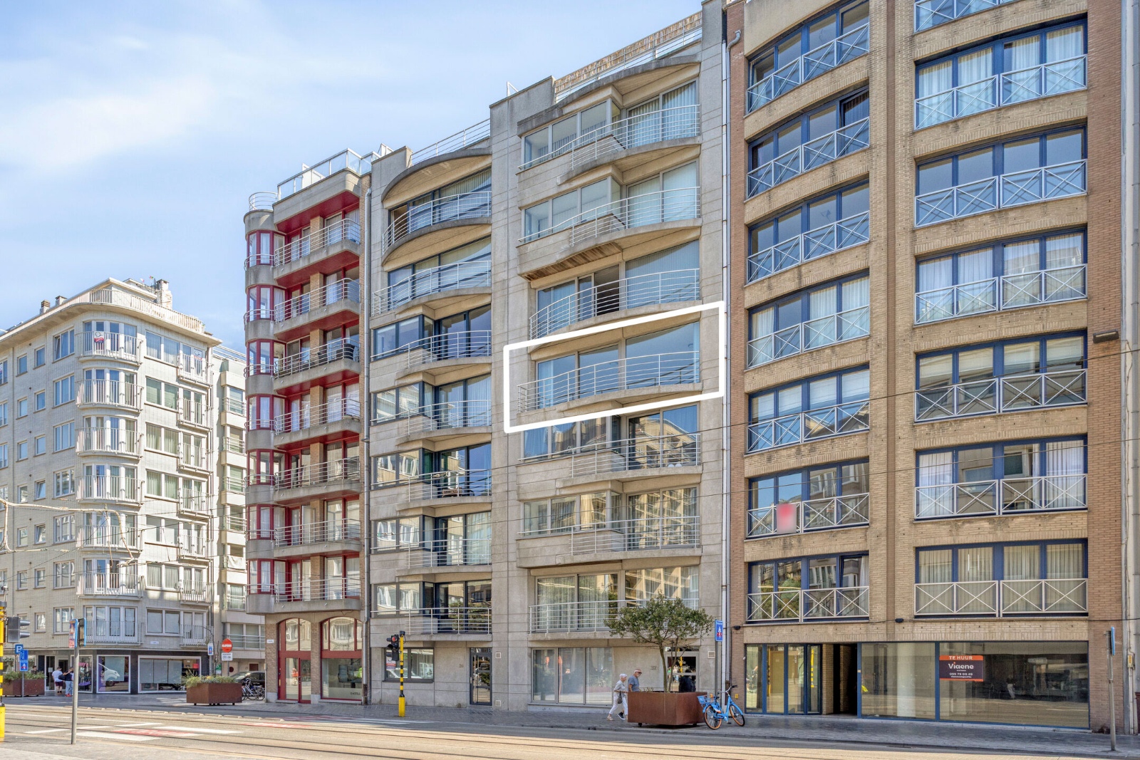 Modern en Royaal appartement met 2 slaapkamers, 2 badkamers en 2 terrassen nabij strand !