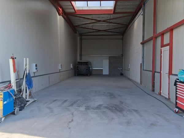 Te huur – Moderne bedrijfsloods in Bredene