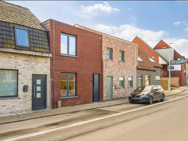 Recente, energiezuinige woning met terras en 3 slpk, te Poperinge
