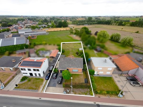 Vrijstaande woning op een uitstekende locatie, gelegen op een ruim perceel in het groen