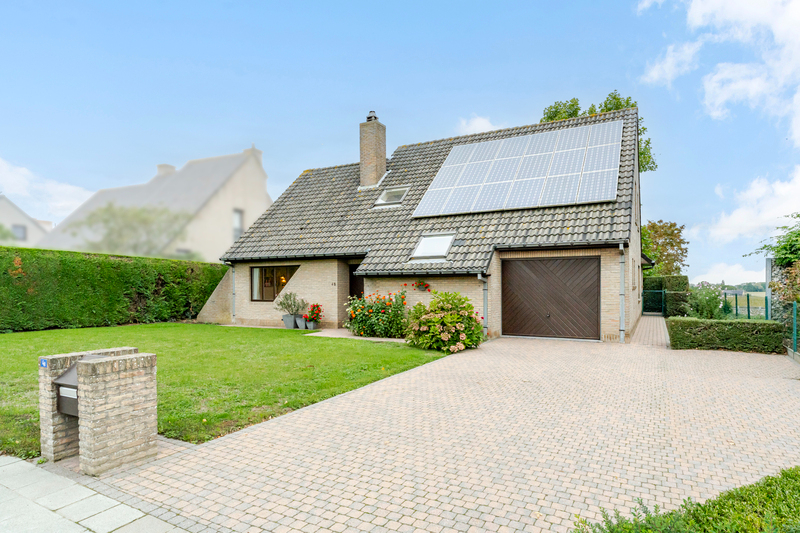 RUIME VILLA MET 4 TOT 5 SLAAPKAMERS, INPANDIGE GARAGE EN GROTE WESTGEORIËNTEERDE TUIN OP 1.395 M²