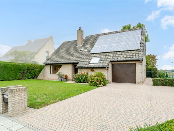 RUIME VILLA MET 4 TOT 5 SLAAPKAMERS, INPANDIGE GARAGE EN GROTE WESTGEORIËNTEERDE TUIN OP 1.395 M²