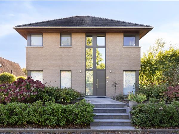 Ruime moderne woning aan de voet van de Kluisberg met prachtig landelijk zicht