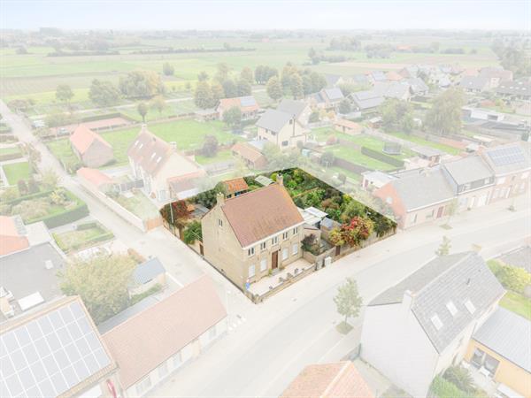 Unieke voormalige Kapelanij in Westvleteren – karakter, geschiedenis en een prachtige tuin!
