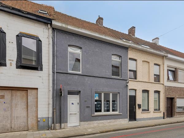 Gezellige starterswoning met 5 slaapkamers en ruime tuin in het hart van Wervik